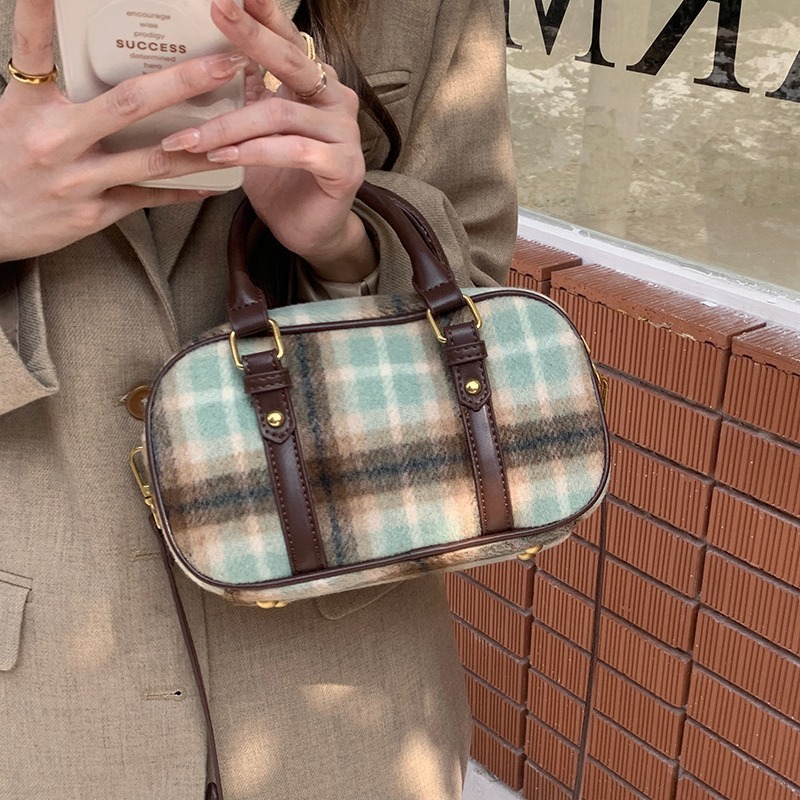 Woolen portable bowling bag women's new trendy retro college style sub-pattern versatile shoulder crossbody bag