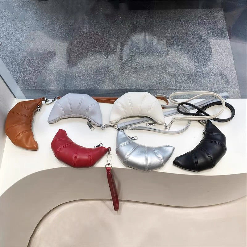 Wholesale cross-border French niche design texture soft leather mini croissant retro exquisite hand-held lanyard zero