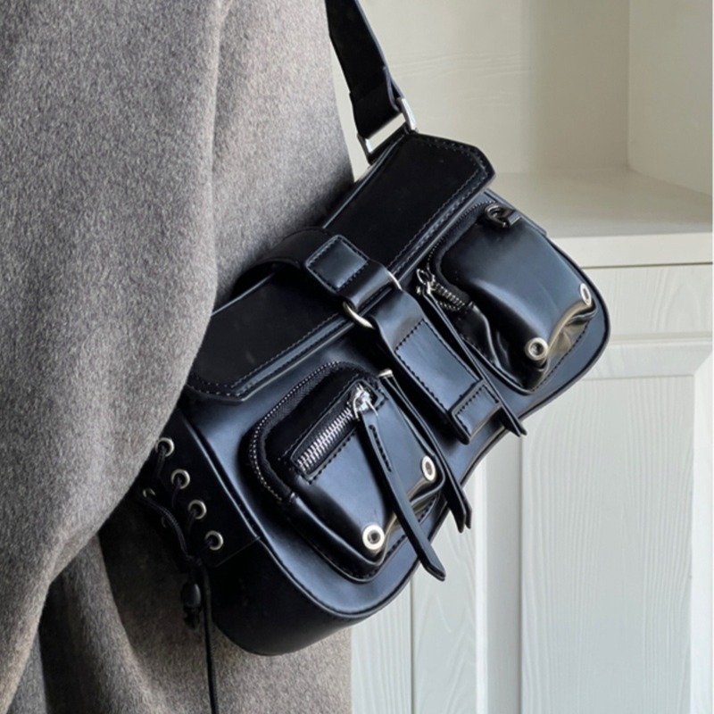 Trendy and cool hot girl armpit bag baguette bag for women 2024 new niche design motorcycle bag shoulder bag crossbody bag