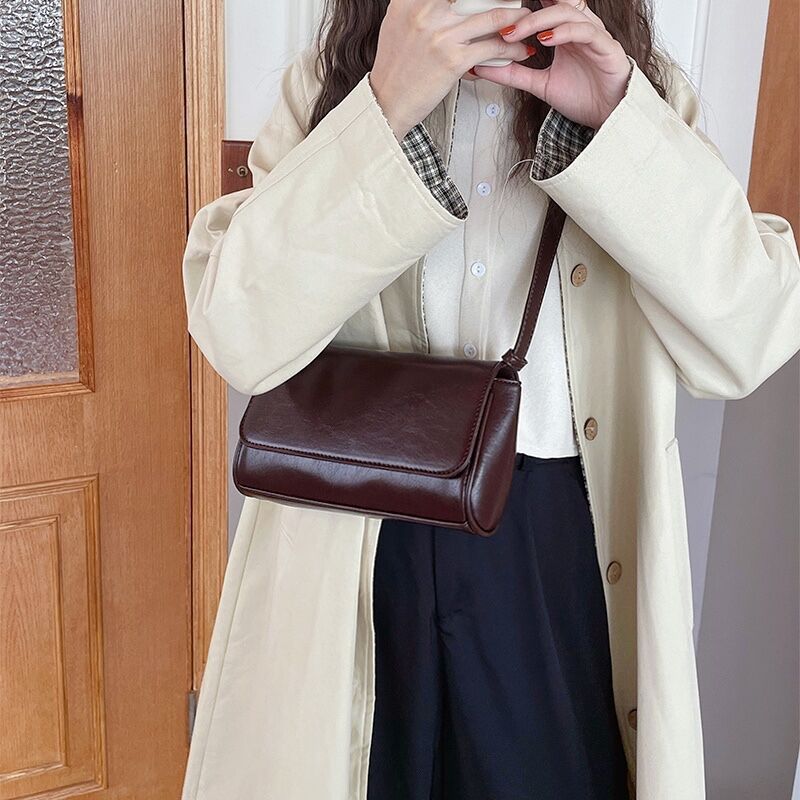 Korean early autumn new retro versatile oil-waxed leather crossbody bag small square bag ins women's bag casual single shoulder armpit bag