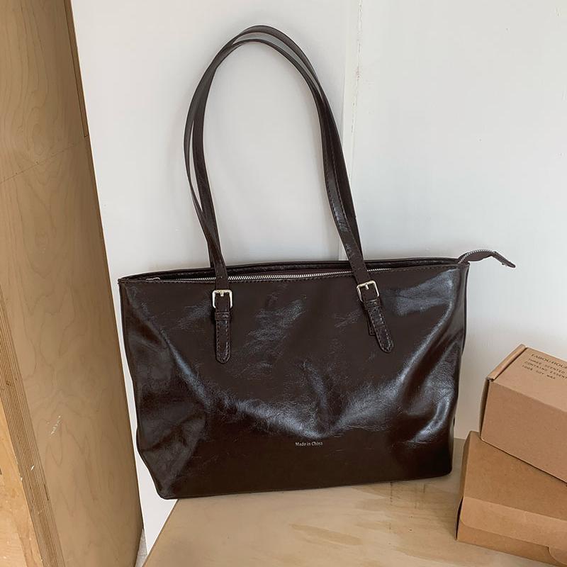 Niche high-end retro large-capacity commuting versatile tote bag armpit bag simple zipper shoulder large bag for women