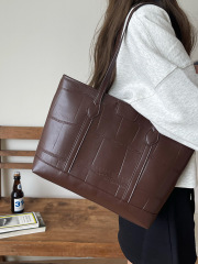 Large-capacity commuter bag women's bag new autumn and winter niche shoulder bag college student class armpit tote bag