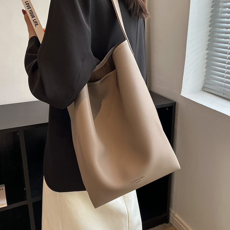 Large-capacity bag for women summer new style simple versatile shoulder bag texture ladies popular mother-in-law bucket bag