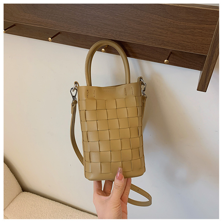 Spring new fashion women's crossbody bag hand-woven small fresh candy color bag women's portable versatile mobile phone bag