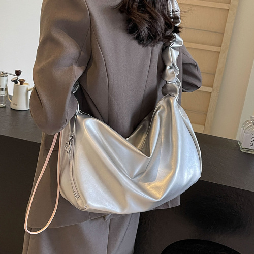 Bags Women's Tote Bag Large Capacity Autumn and Winter Can Be Weared Crossbody 2024 New Versatile Shoulder Pleated Bag Class Commuting Bag