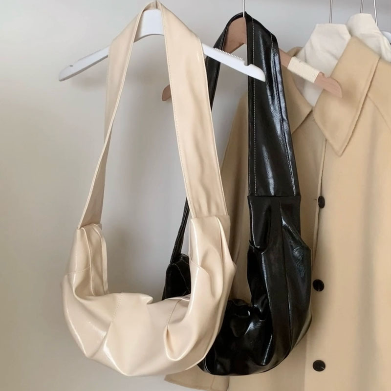 Korean style ins large capacity retro soft leather pleated dumpling bag lazy style casual versatile commuting shoulder bag for women