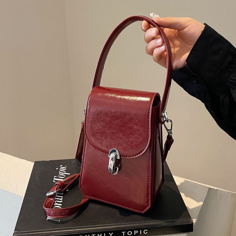 Sensational portable small bag for women 2024 new autumn and winter versatile mobile phone bag small square bag retro fashion crossbody bag