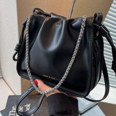 New niche design bag for women, fashionable and high-end pleated chain shoulder bag, versatile summer crossbody bag