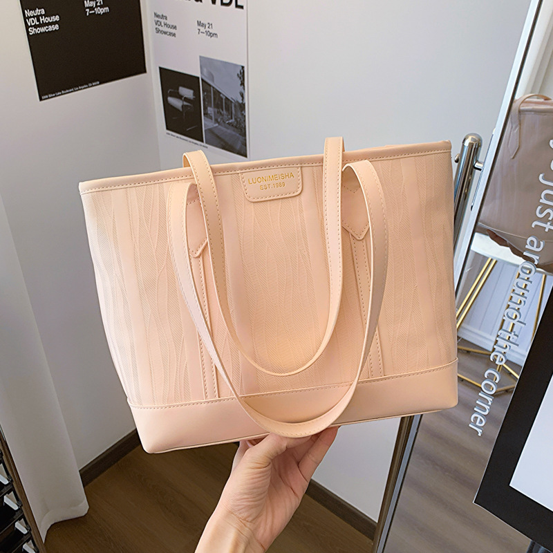Women's Crossbody Bag 2024 New Personalized Bucket Bag Large Capacity Commuting Bag Beautiful Single Shoulder Underarm Bag Women's Bag