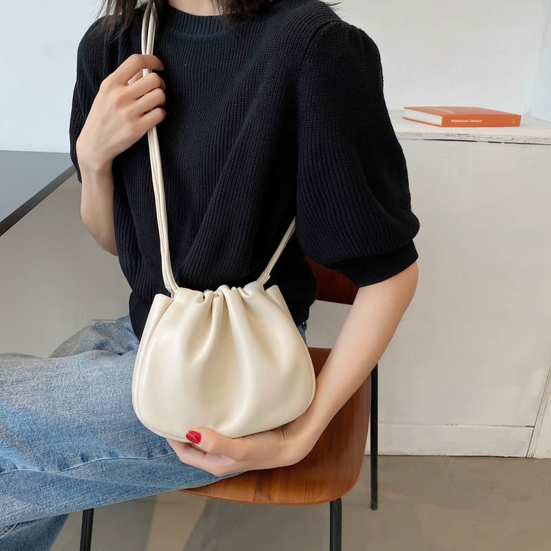Summer simple small bag women's new texture shoulder bag fashion versatile crossbody pleated cloud bag Hongxiao