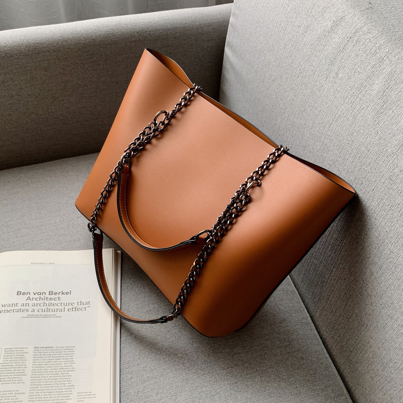 Cross-border bag women's 2020 autumn and winter new style women's bag retro tote bag simple temperament large capacity portable shoulder bag