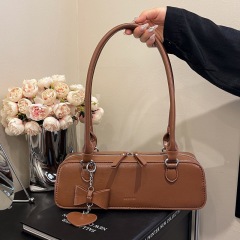 French casual retro armpit bag for women 2024 new fashion trend texture foreign sweet cool hot girl baguette bag