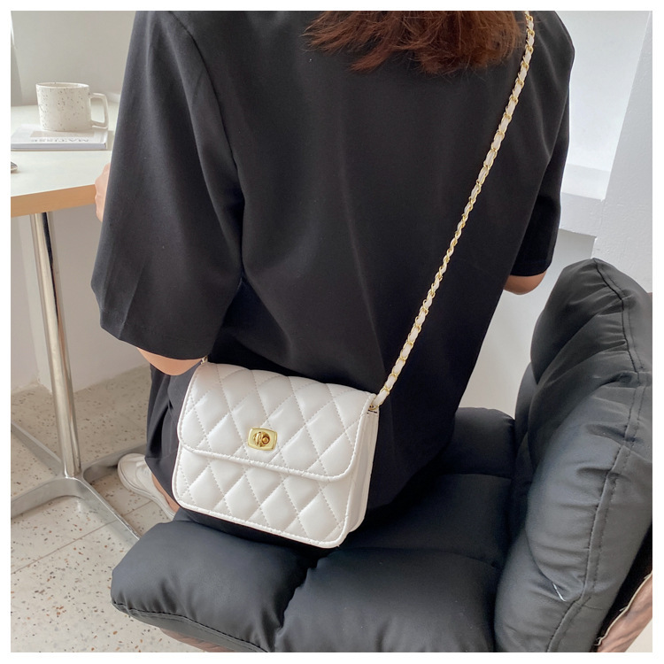 Western-style small bag, high-end texture, single shoulder crossbody bag for women, simple and fashionable rhombus chain bag