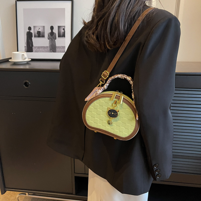 Women's new style shoulder cross-body bag, fashionable and high-end small round bag, foreign style portable Internet celebrity small bag