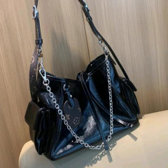 Black large-capacity tote bag armpit bag for women 2024 new unisex hot girl motorcycle bag single shoulder crossbody bag large bag