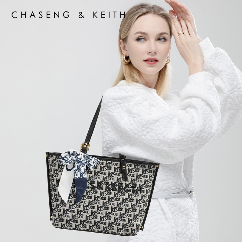 Shoulder bag women's large capacity 2024 new fashion commuter handbag niche Qingming travel embroidered tote bag