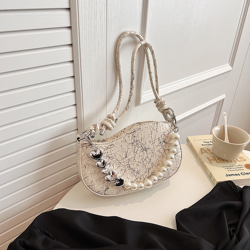 French chain armpit bag, women's high-end niche handbag, trendy fashion handbag, fashionable crescent bag