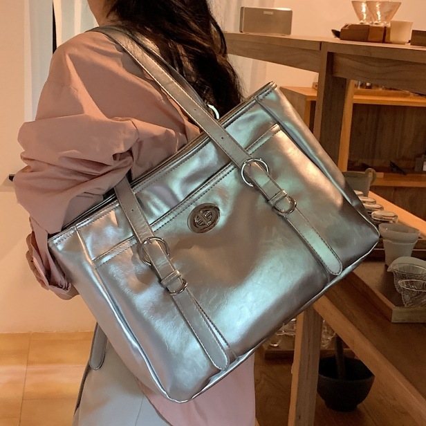 Retro motorcycle bag, second-hand armpit bag, women's summer large-capacity tote bag, simple texture shoulder bag