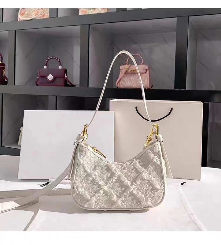 Live streaming package niche design high-end pleated rhombus underarm bag for women 2024 new shoulder crescent bag