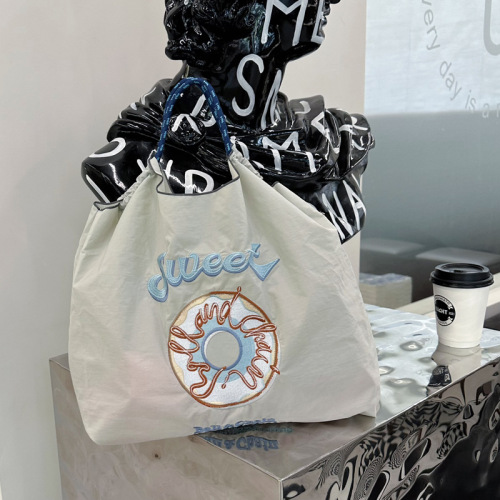 New Japanese homemade ball chain shopping bag handbag nylon embroidered flower donut nylon shopping bag