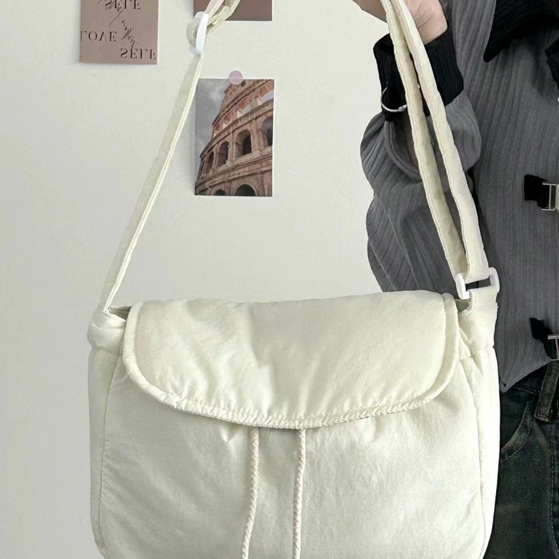 Winter student versatile drawstring canvas literary and artistic shoulder crossbody bag 2024 new soft and large capacity cloud bag