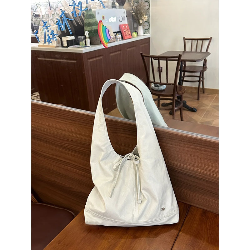 Korean niche new bow 2024 new French casual strap large capacity tote single shoulder versatile armpit bag