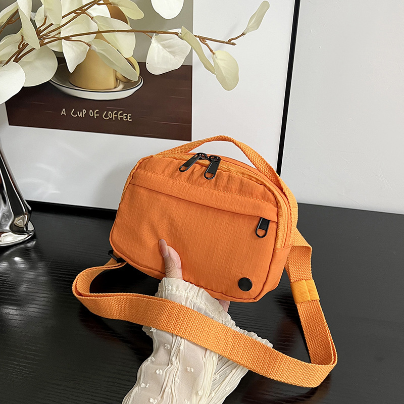Japanese light and portable shopping simple solid color 2024 personalized trendy couple travel single shoulder cross-body small square handbag