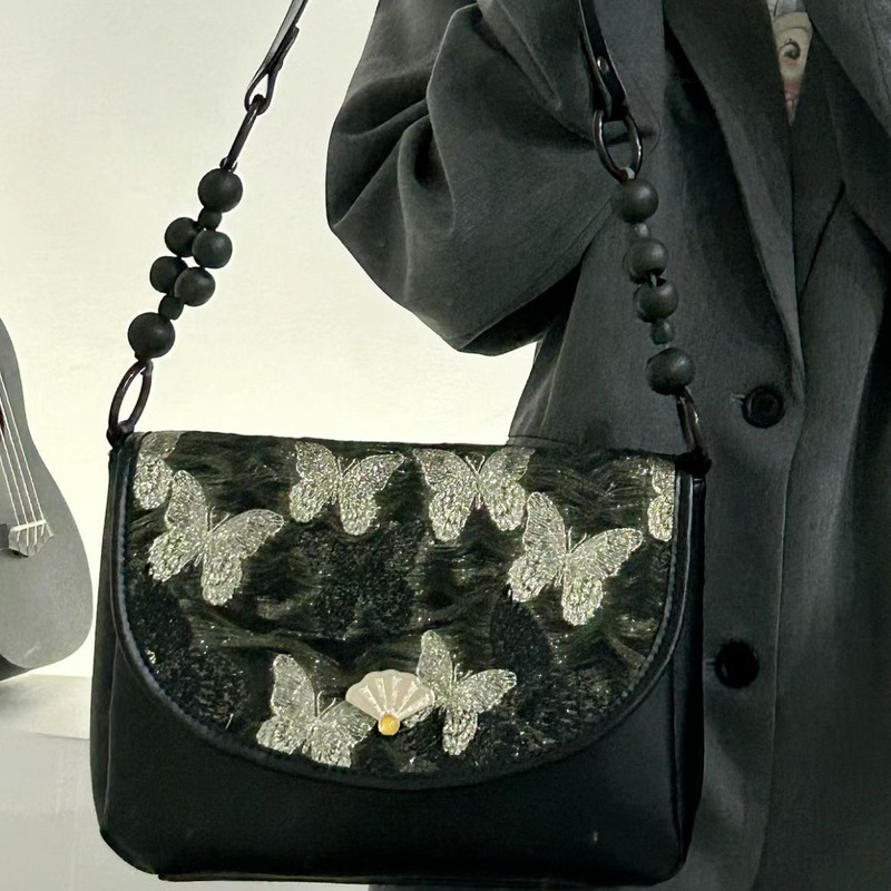 Fashionable low-key luxury new Chinese style gilt butterfly embroidered armpit bag new large capacity for women commuting to school