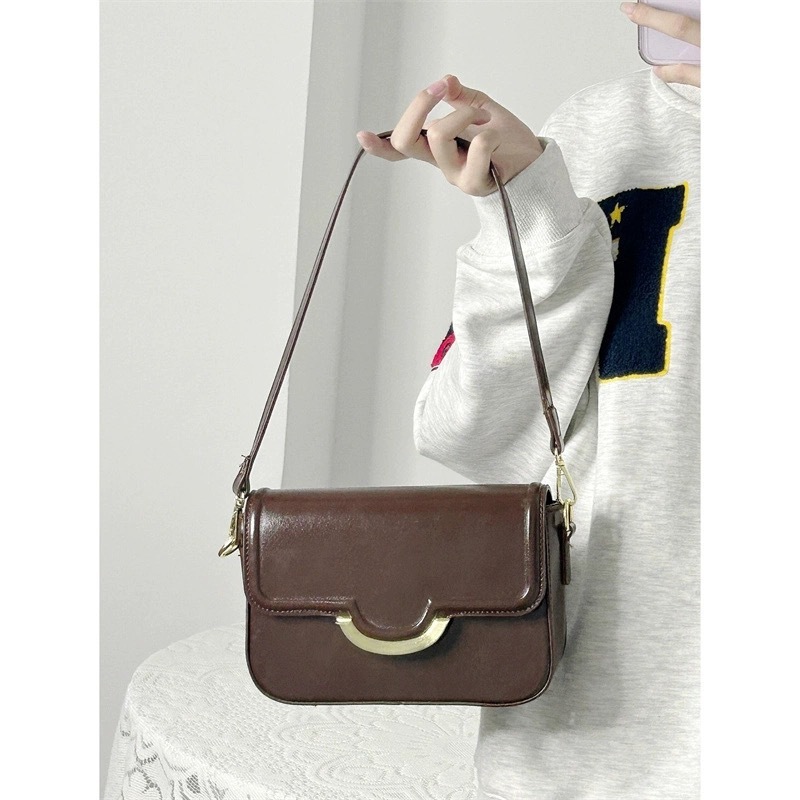 High-end retro bags 2024 new Korean style single shoulder underarm bag Hong Kong style crossbody bag versatile fashionable small square bag