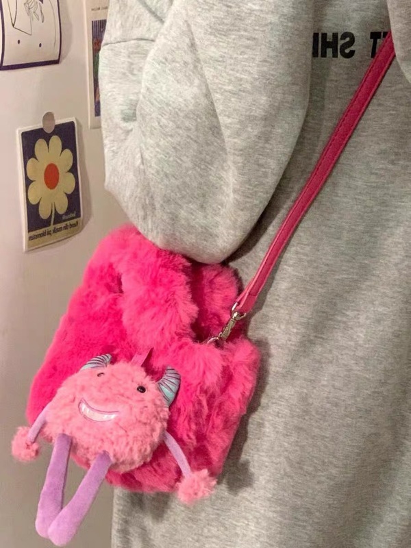 Winter textured fur bag, new casual daily plush bag, cute portable one-shoulder cross-body small square bag