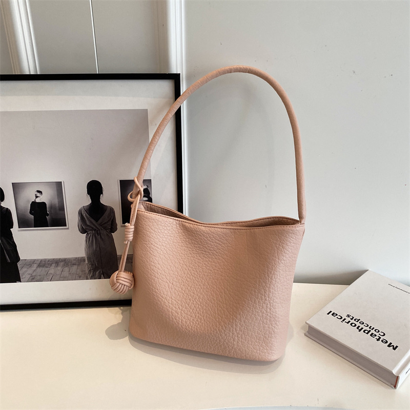 Large-capacity bag women's new simple and versatile portable shoulder bag this year's popular texture Korean bucket bag