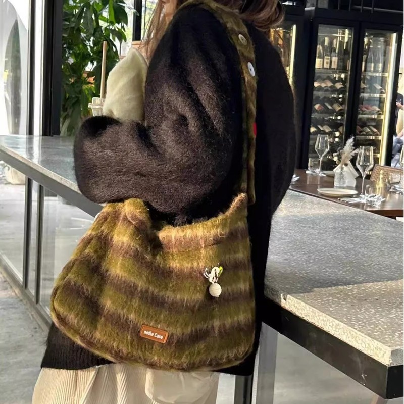 Hertz Forest Autumn and Winter Travel Large Capacity Bag 2024 New Niche Design Plaid Tote Bag Crossbody Bag for Women