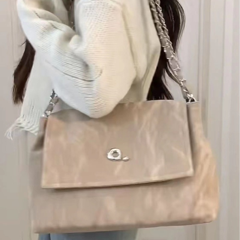 High-end 2024 new niche design large-capacity women's bag fashion chain tote bag commuting versatile armpit bag