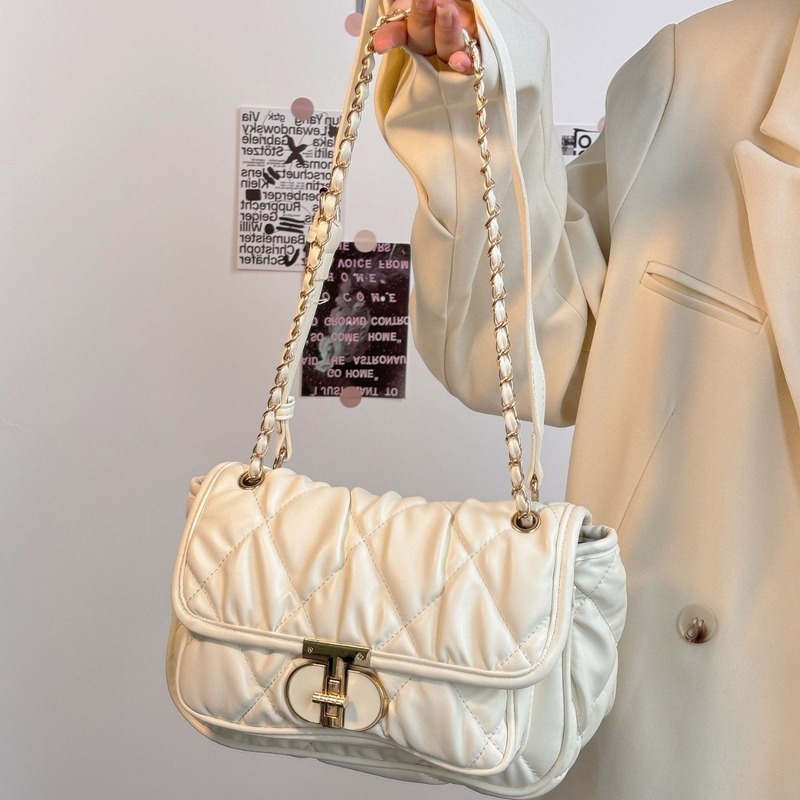Xiaoxiang style versatile rhombus chain bag 2024 new commuter bag niche soft leather texture single shoulder crossbody bag