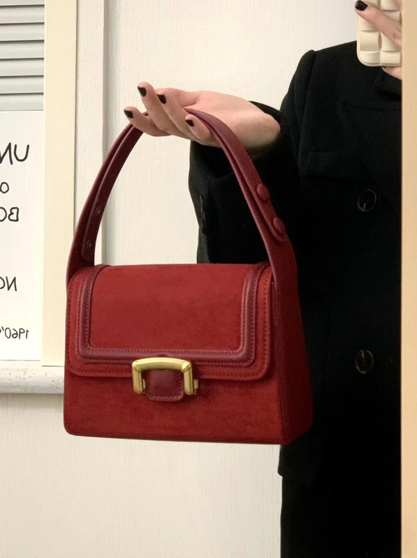 Niche high-end red portable wedding bag for women 2024 new style foreign style small square bag fashionable versatile shoulder bag