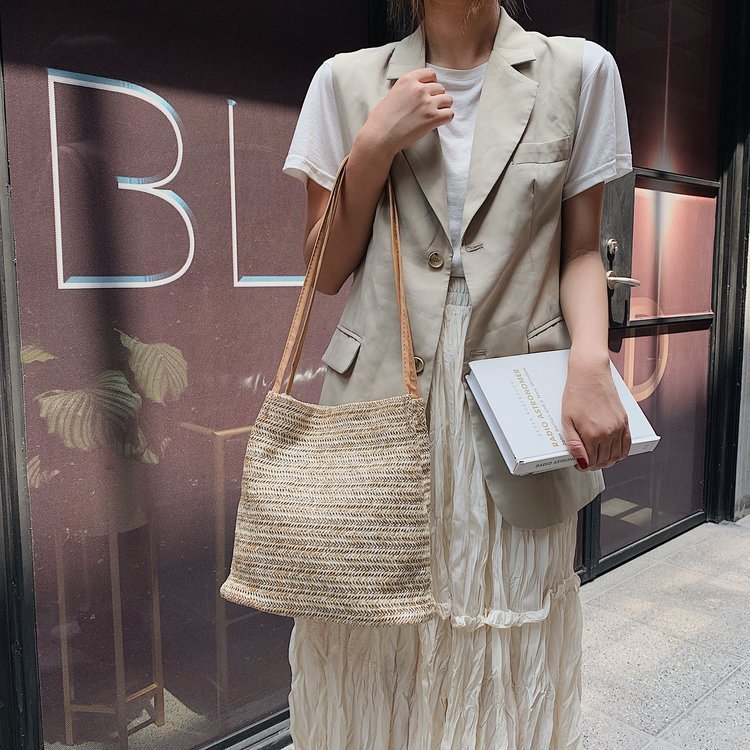 Wholesale new fashion simple straw bag ethnic handmade woven bag women's single shoulder holiday beach bag trendy spring and summer