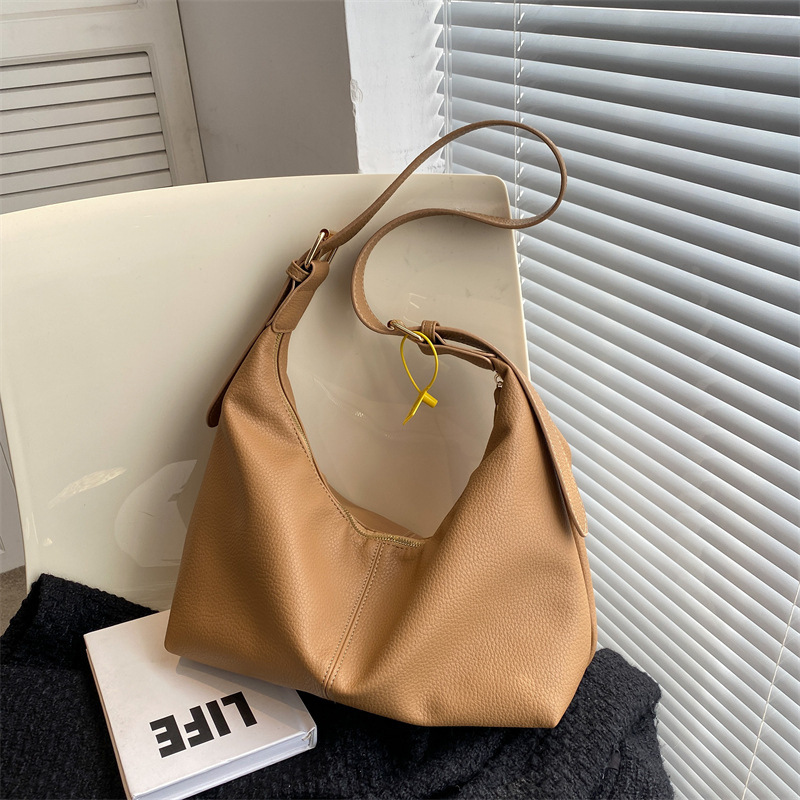 2024 Autumn and Winter New Bag Large Capacity Soft Leather Shoulder Crossbody Bag Women’s Fashion Retro Wide Shoulder Strap Women’s Tote Bag