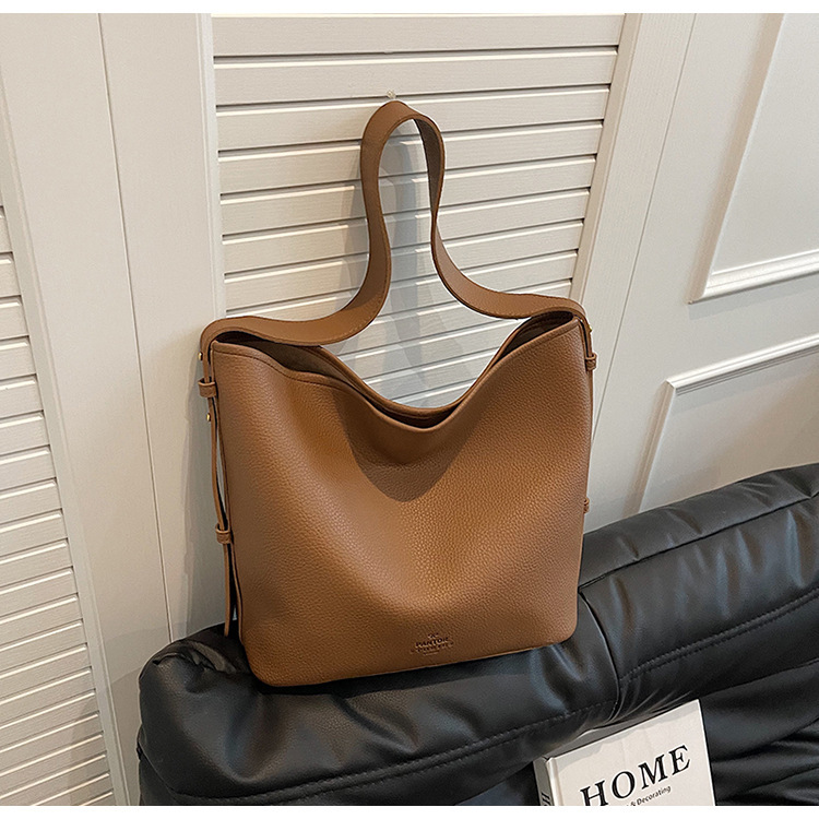 Cross-border this year's hottest bag women's large capacity 2024 new autumn and winter versatile retro crossbody bag mother-in-law bucket bag