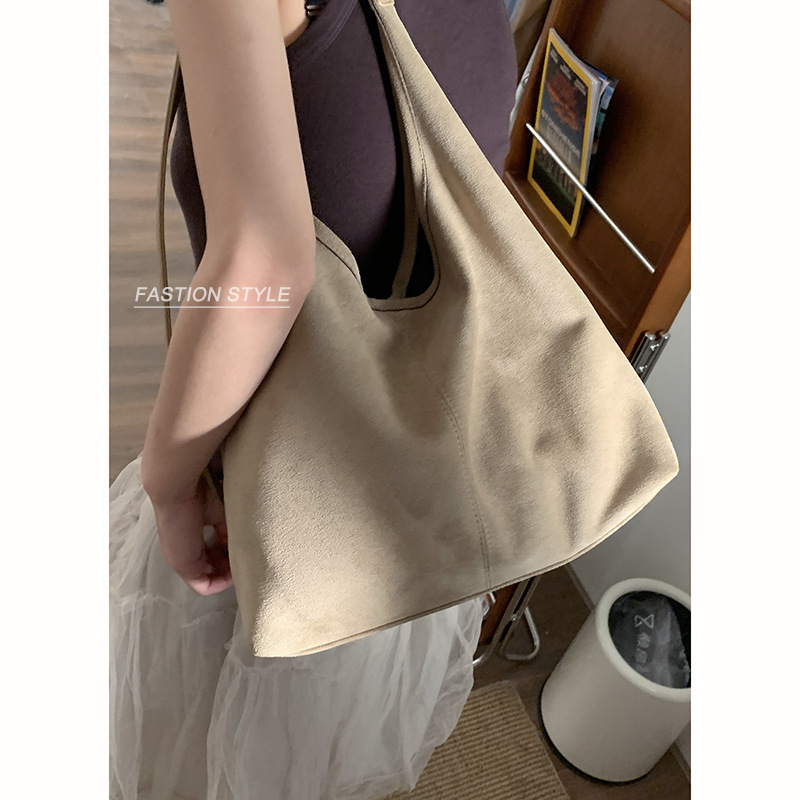 Autumn deerskin velvet armpit bag women's bag 2024 new simple retro tote bag casual large capacity shoulder bag