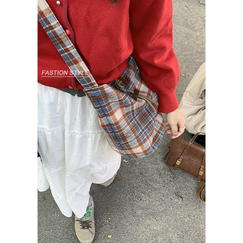 Autumn and winter woolen plaid large bag for women 2024 new college style bucket bag large capacity fashionable shoulder crossbody bag