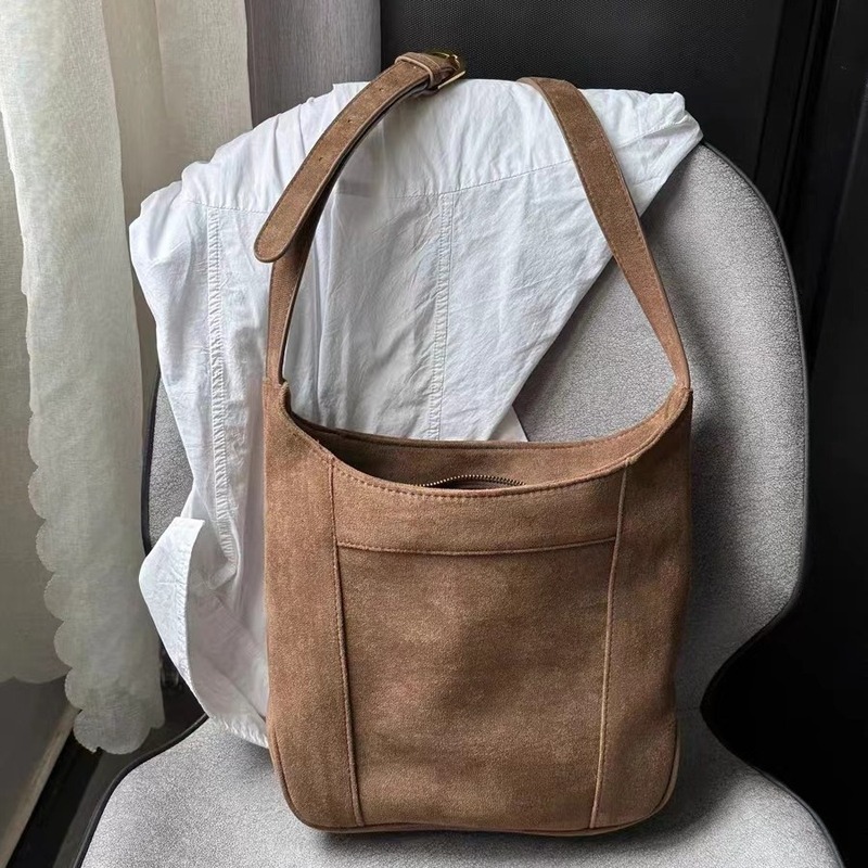 Niche high-end imitation suede tote bag 2024 winter new commuter bag versatile adjustable shoulder crossbody bag