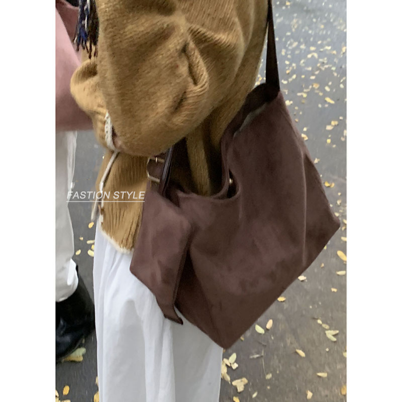 Retro Large Capacity Suede Bucket Bag Women's Autumn and Winter 2024 New Simple Tote Bag Versatile Underarm Bag