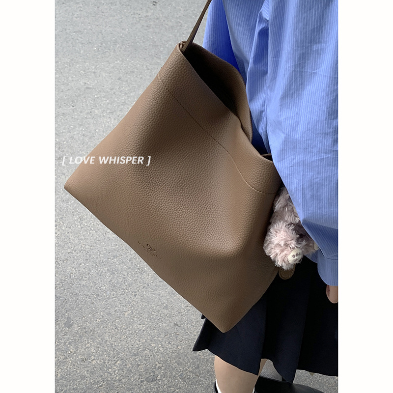 Retro high-end niche bucket bag for women autumn 2024 new fashion commuter bag large capacity armpit bag