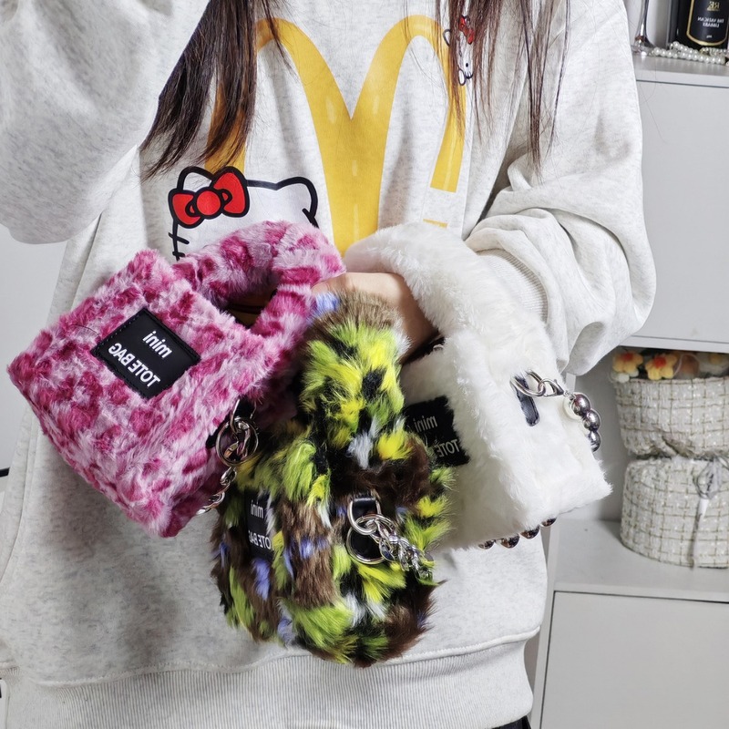 Niche ins style small square bag design high-end bag women's plush summer chain mini cute bag