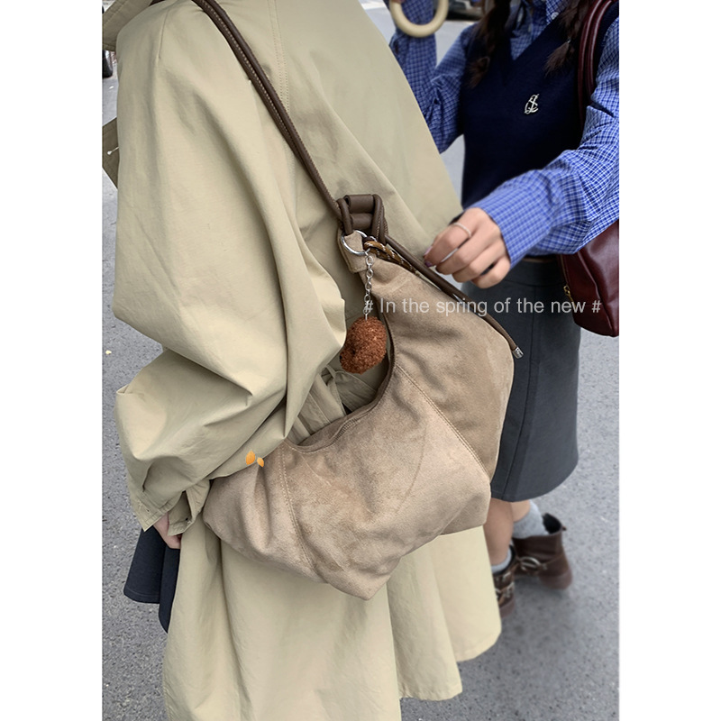 Retro deerskin large-capacity bag for women autumn 2024 new simple armpit bag versatile crossbody croissant bag