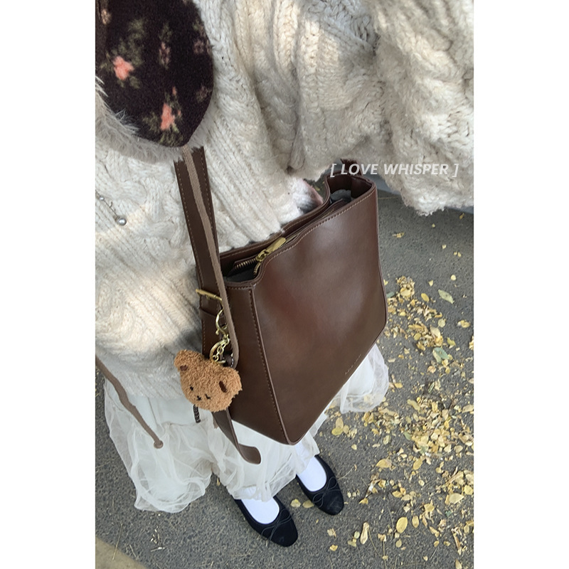 Wholesale Korean retro simple bag women's bag 2024 new fashion bucket bag casual large capacity crossbody bag