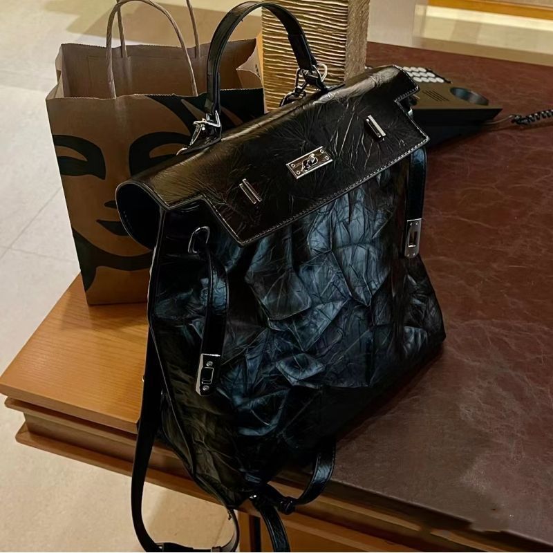High-end pleated backpack, new niche design, versatile, large capacity, commuting portable shoulder bag, dropshipping