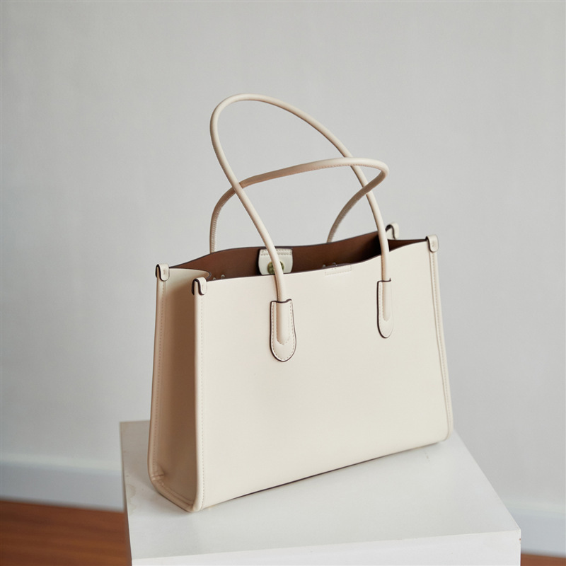 2024 new fashionable women's tote bag, large capacity commuting shoulder handbag, popular this year, super hot