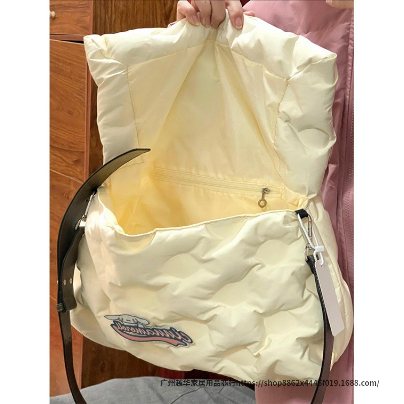 Autumn and winter new Korean design cloud down bag, large capacity, casual, easy to match, soft and light crossbody bag for women
