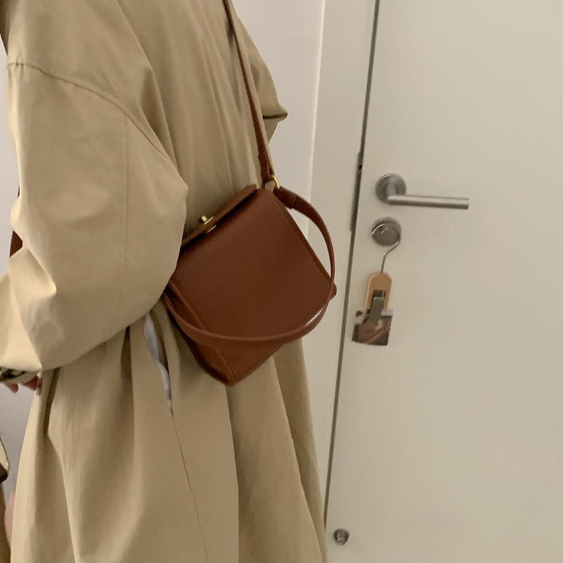Versatile ins crossbody bag for women new trendy fashion retro portable small square bag French niche shoulder bag